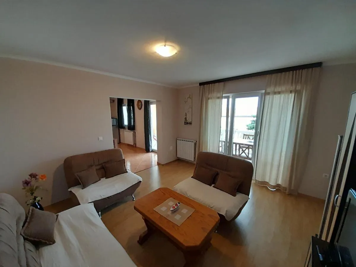 דירות נובי ווינודולסקי Apartman Ban Spomenka
