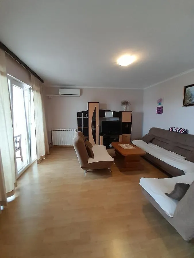 דירות נובי ווינודולסקי Apartman Ban Spomenka